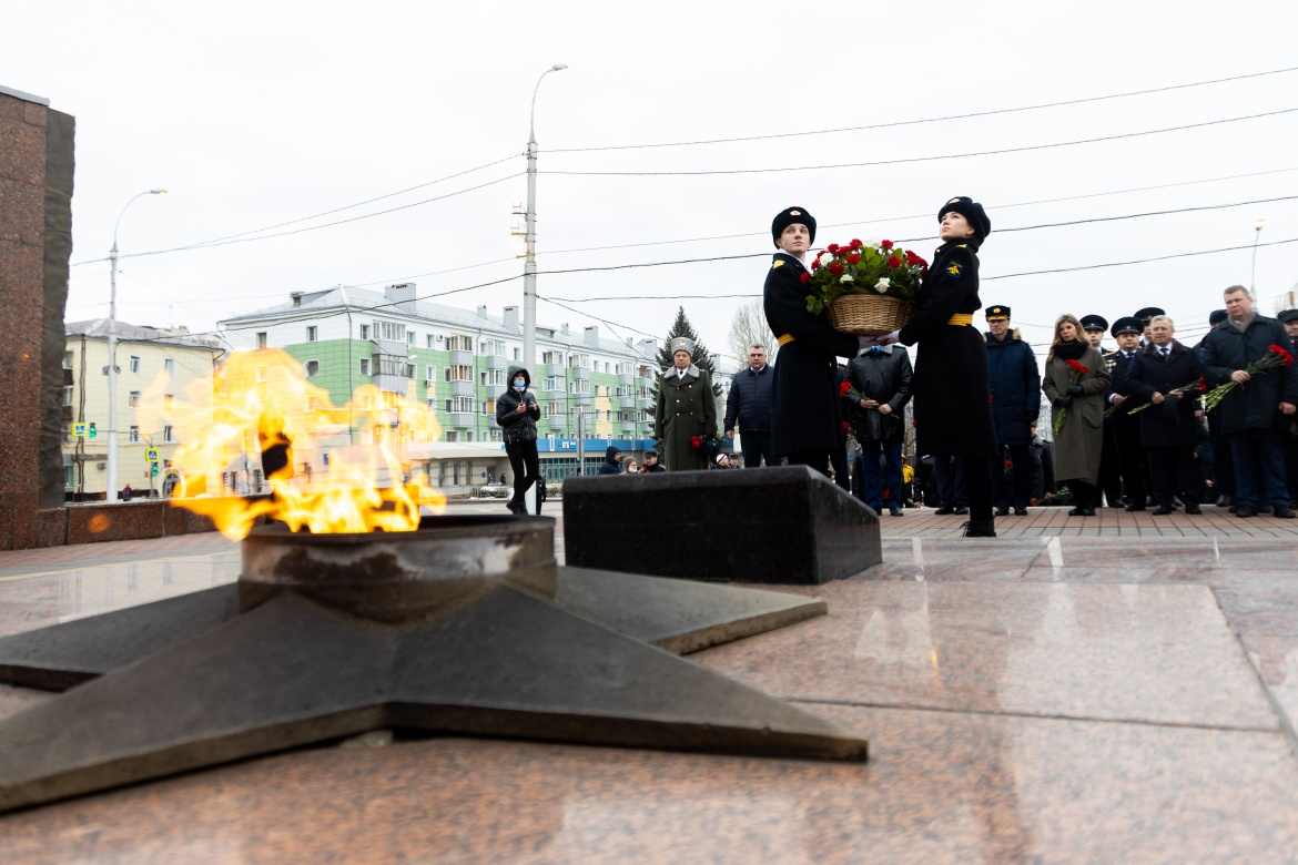 На площади Героев почтили память павших солдат
