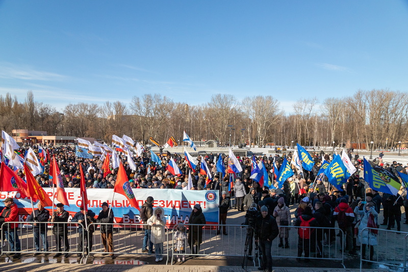 Восьмую годовщину воссоединения Крыма с Россией отметили на площади Петра