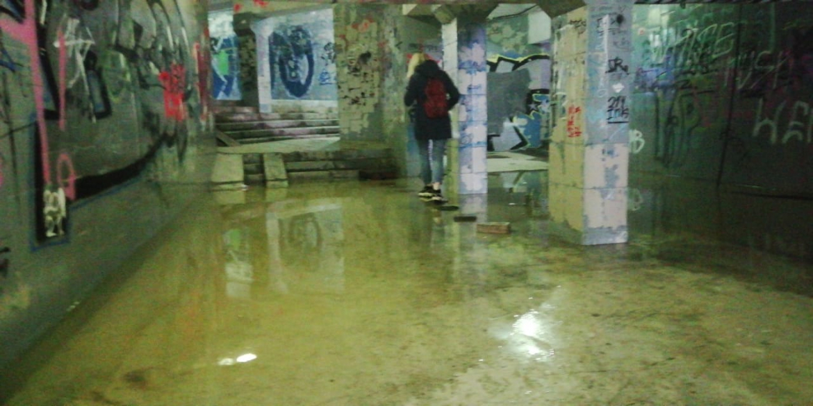 Подземный переход у ЦУМа затопило