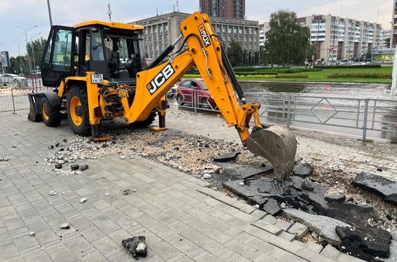 Завершён ремонт трубопровода на площади Победы