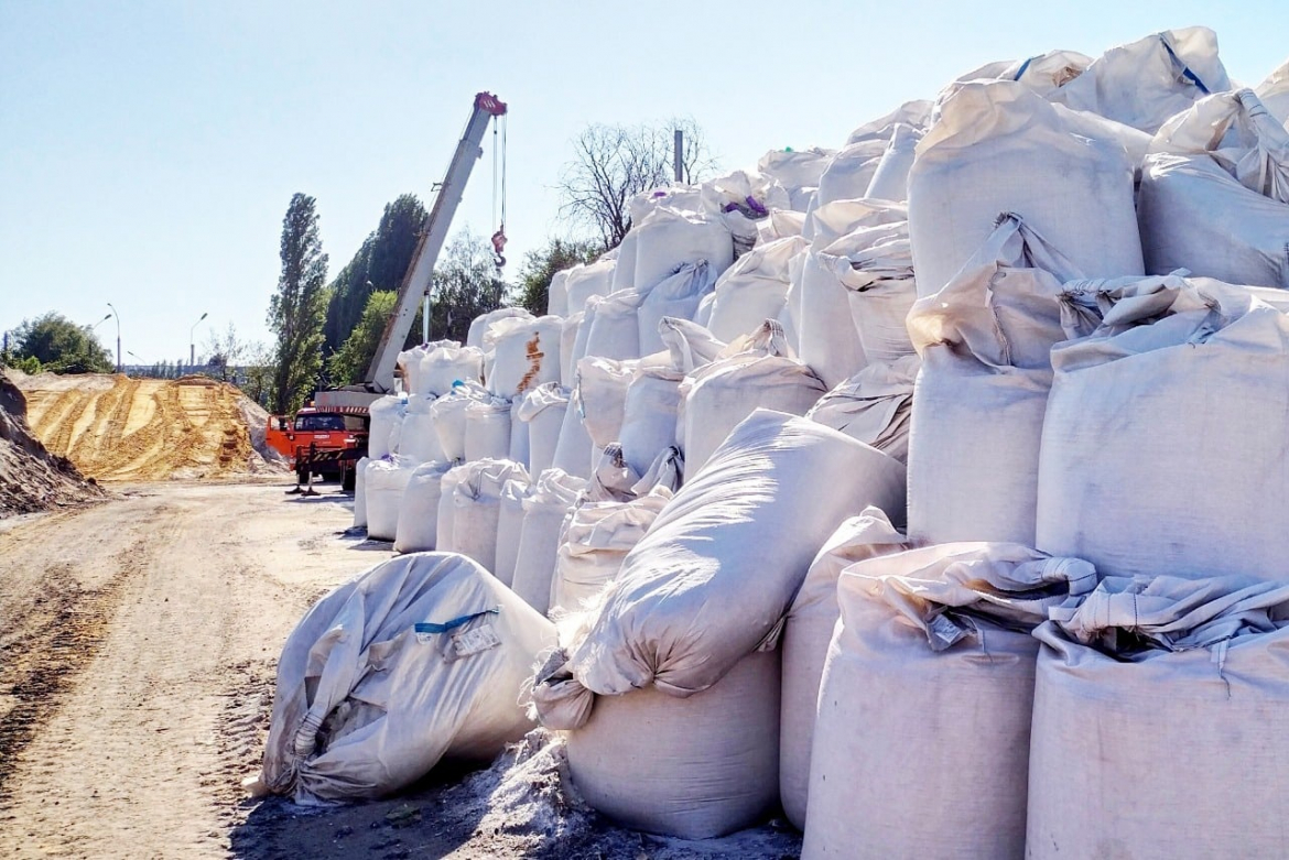 22 тысячи тонн пескосоляной смеси подготовили в городе к сезону гололёда