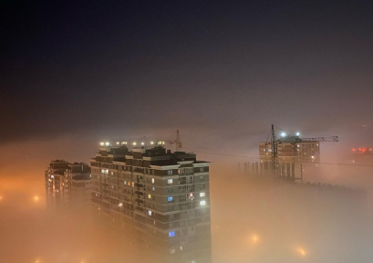 Город обволакивает густой туман