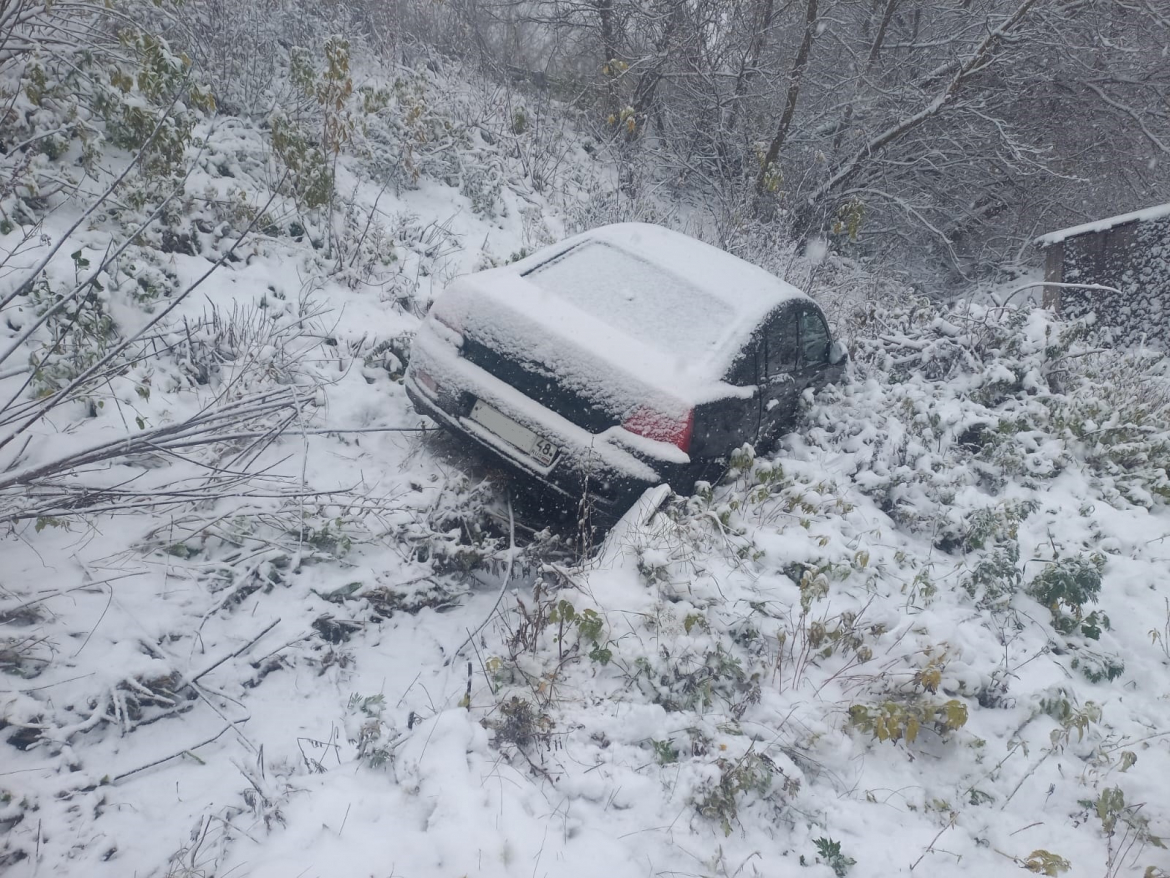На дорогах в регионе стало небезопасно из-за снегопада