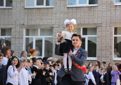 Более 2 300 одиннадцатиклассников Липецка услышали последний звонок