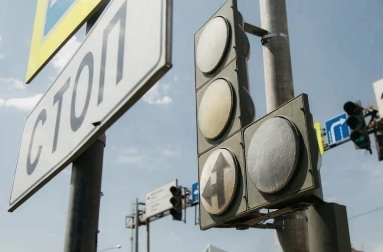 Светофоры отказали еще на нескольких городских локациях