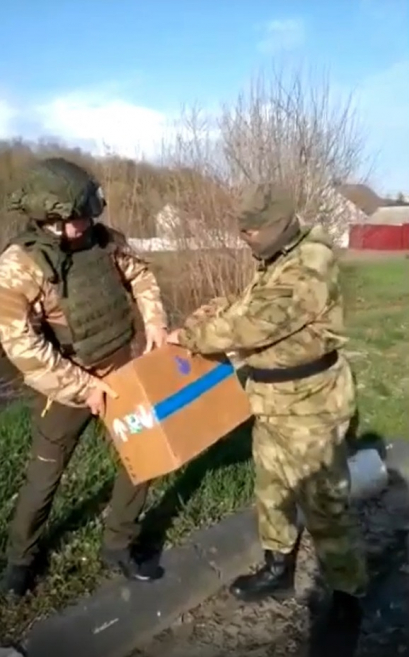 Российские военные получили детские письма и сладости