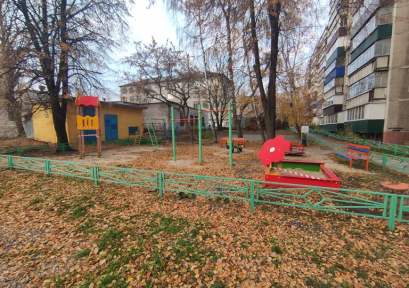 Новую детскую площадку обустроили на Первомайской