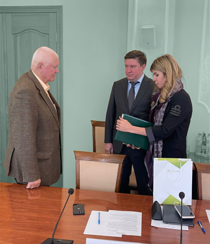 Глава города и председатель горсовета поздравили почётного гражданина Липецка